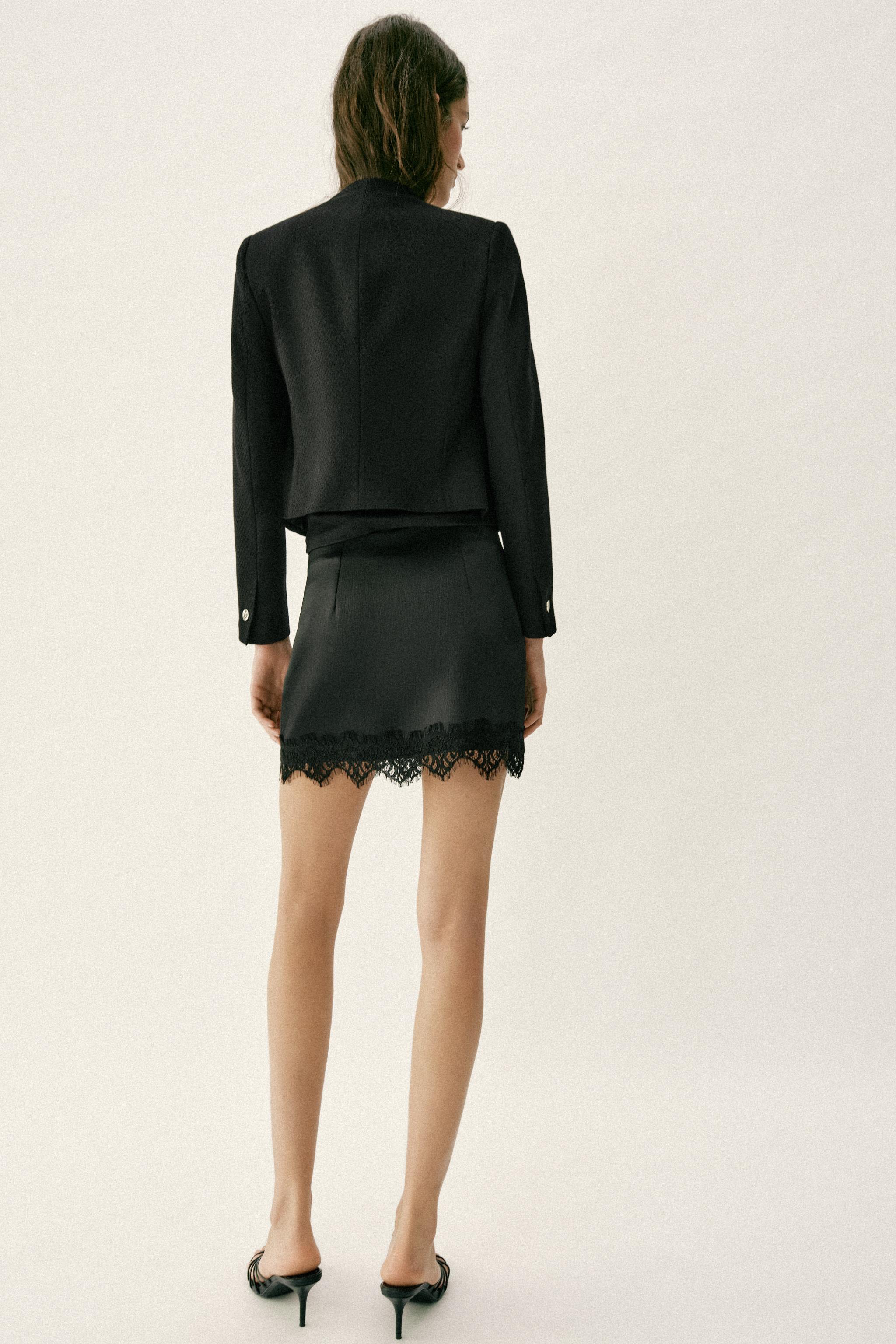 LACE HEM SKORT
